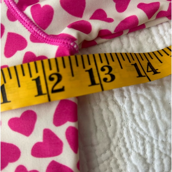 Crew cuts girls rash guard 6/7. Hot pink hearts on ivory background. Nice shape! - Picture 7 of 8